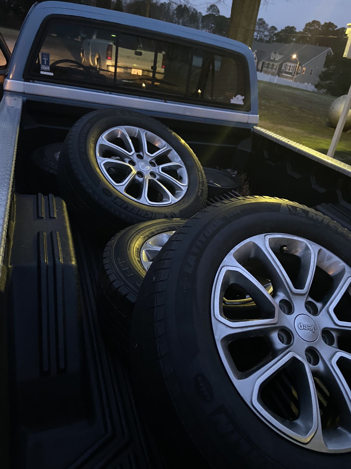 2016 Jeep Cherokee sport wheels.