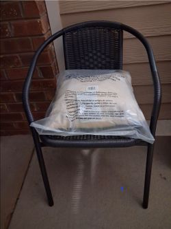 AVAILABLE! COMFY NICE SET OF PORCH CHAIRS / FREE NEW PILLOWS