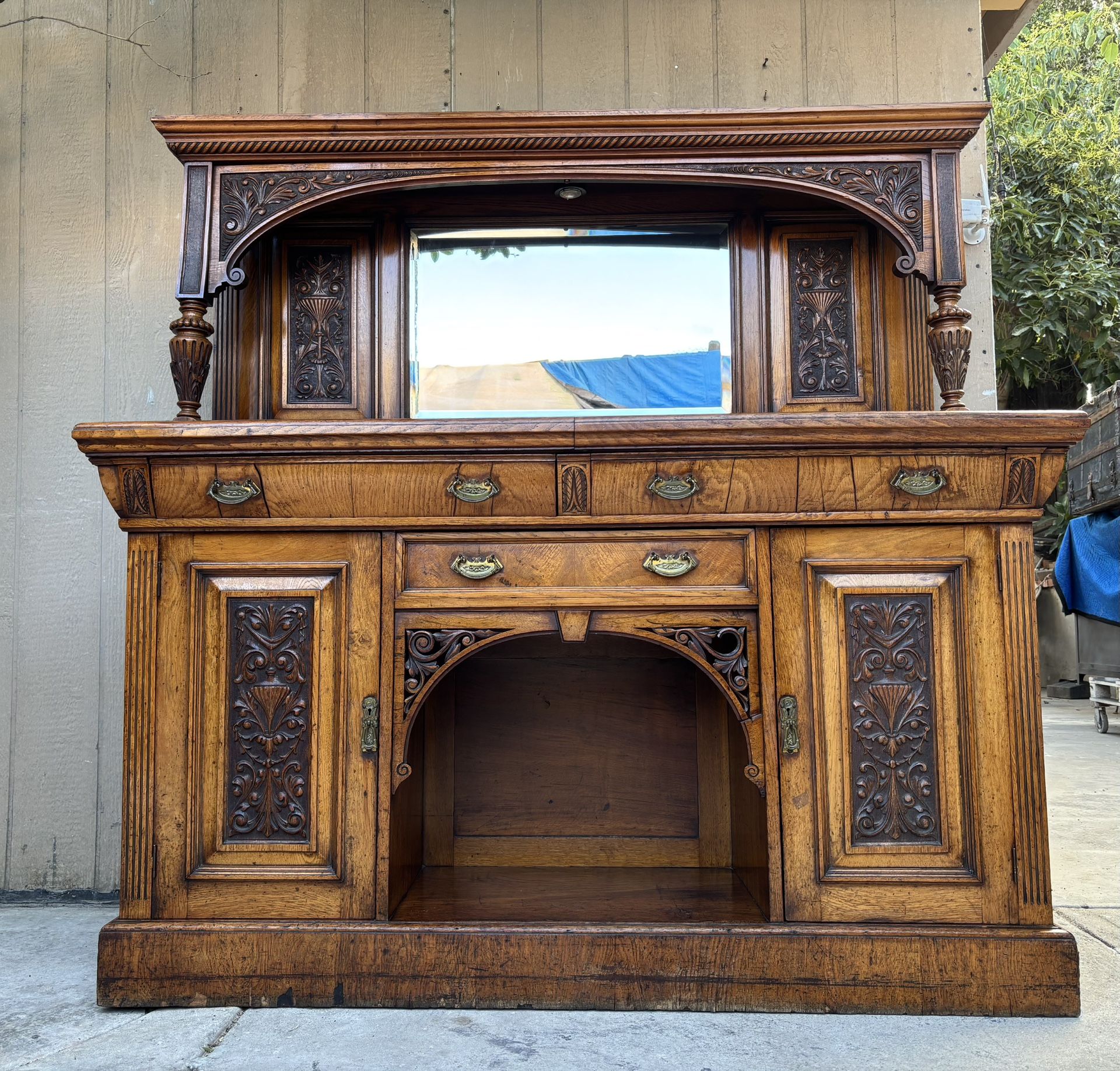 Gorgeous vintage buffet/hutch
