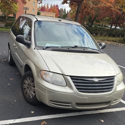 2005 Chrysler Town & Country