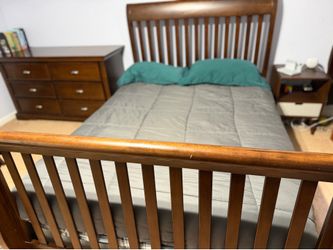 Full Bedroom Set: Bed, 2 Dressers