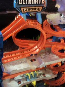 Hot wheels city ultimate garage