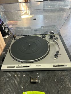 Technics Direct Drive SL-D202 turntable