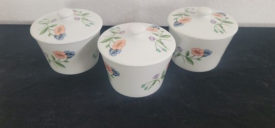 Beautiful Porcelain container set