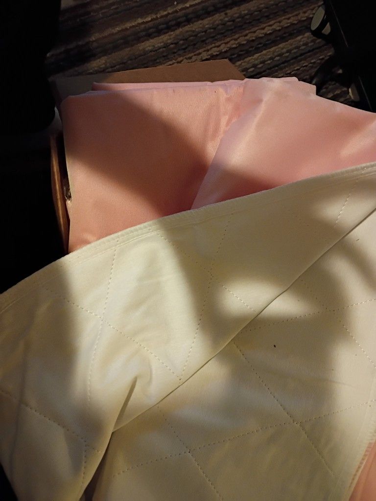 Waterproof Bed Pads For People Or Pets