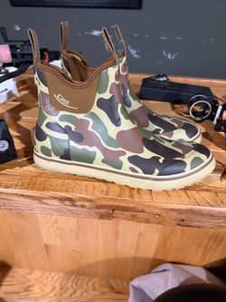 Dive Bomb Xtratuf Trudge Ankle Deck Boots Camo women size 9