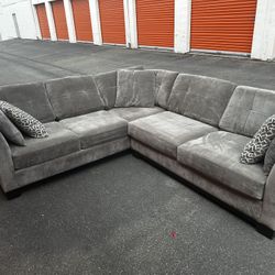 Elliot Macys Microfiber Sectional Sofa Couch - FREE DELIVERY 🚚 