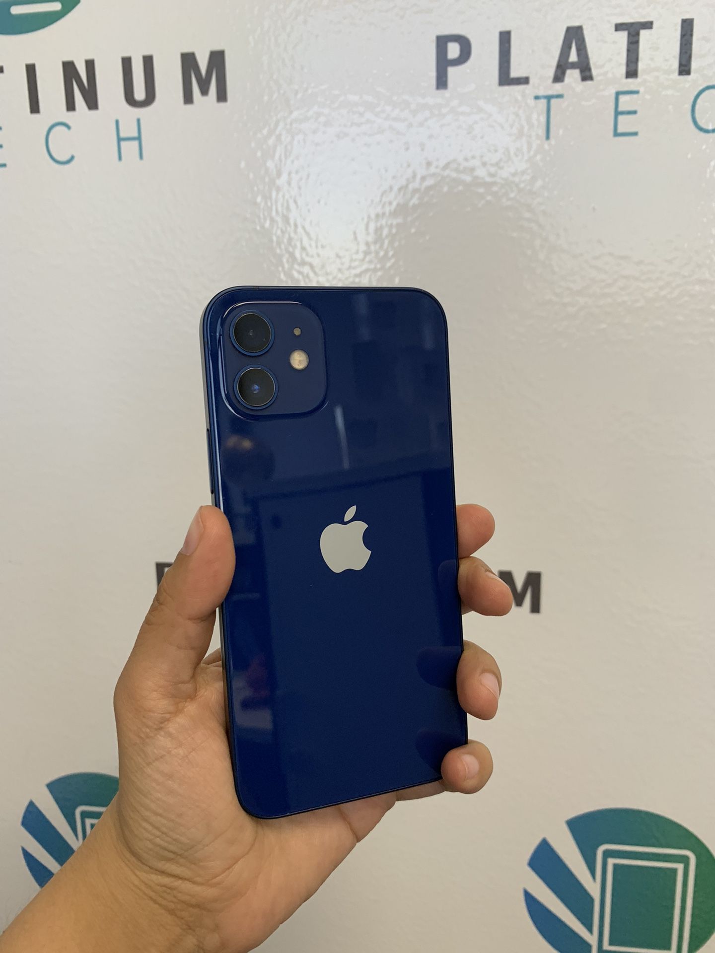 💙📱 iPhone 12 128 GB Unlcoked BH88% 🔋 Case And Headphones For Free 👌🏻☑️