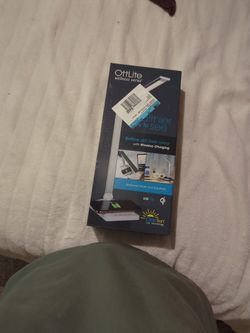 Desk Lamp With Wireless Charging 