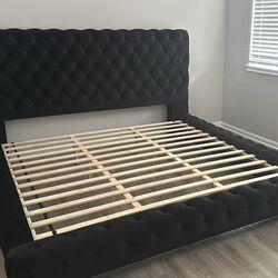 King Size Bedframe. 🚚WE DELIVER🚚
