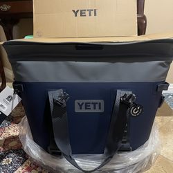 Yeti M30 Hopper Soft Cooler Tote Navy Blue