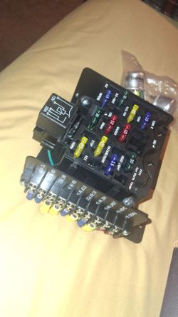 Painless Wiring 30001. 12 Circuit Fuse Block