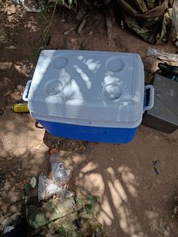 Rubbermaid ice chest