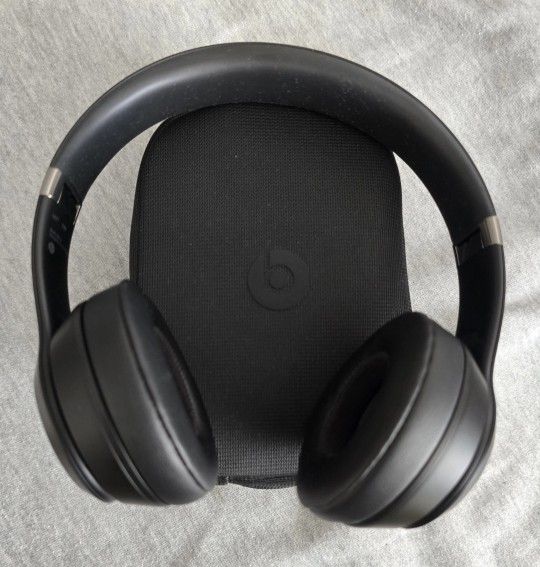 Beats by Dr. Dre Solo 4 Wireless On-Ear Headphones with Case - Black