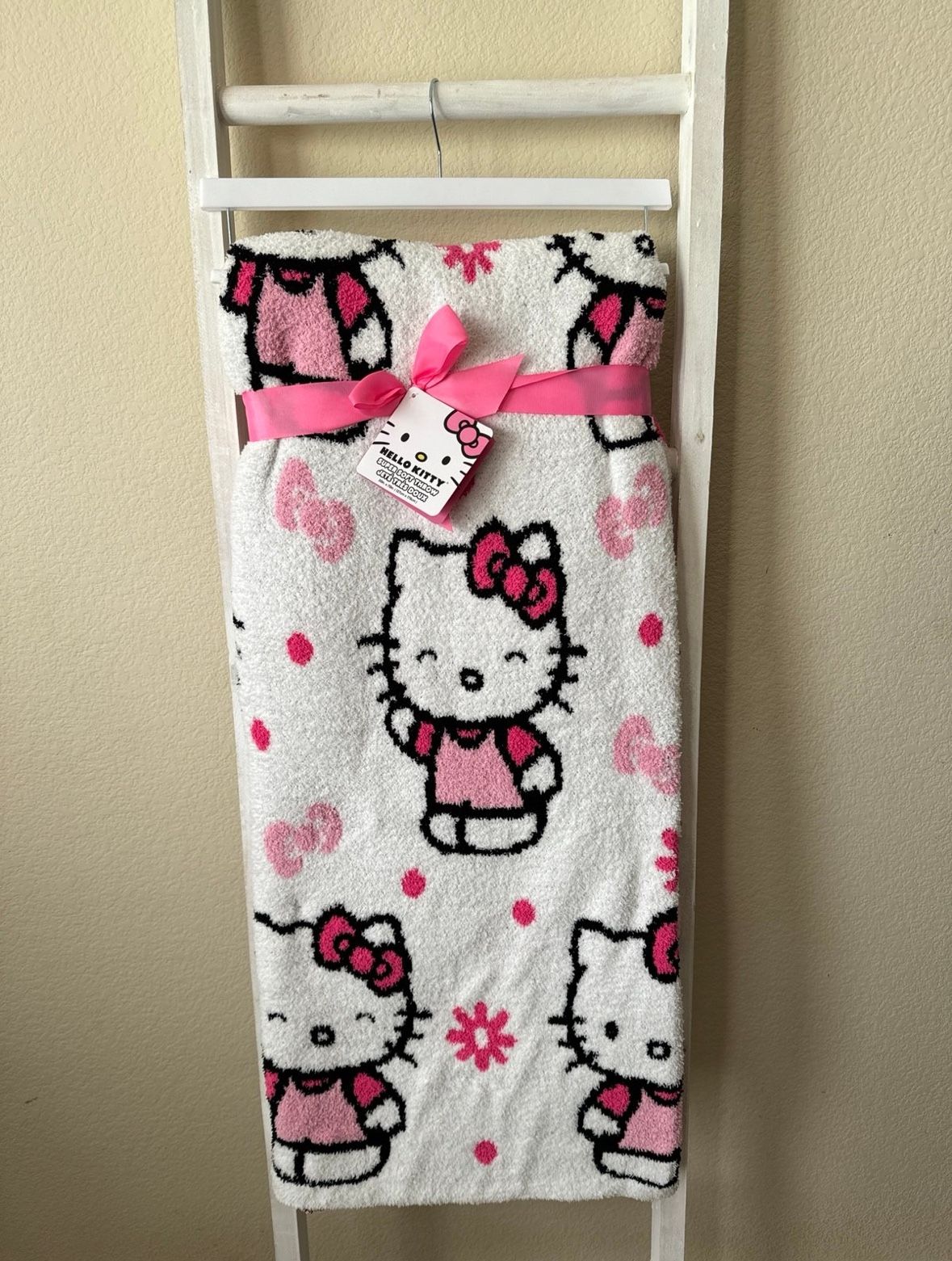 Hello Kitty Super Soft Throw Blanket 