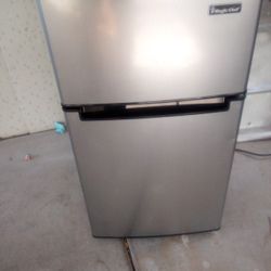 Magic Chef Refrigerator 