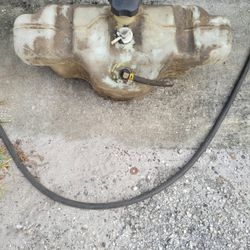 ((i1046 Cubcadet Gas Tank)) Zturn