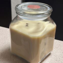 Dual Wood wick Candle With April Fresh Fragrance.  