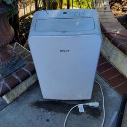 Della Portable A/C unit. Used.
