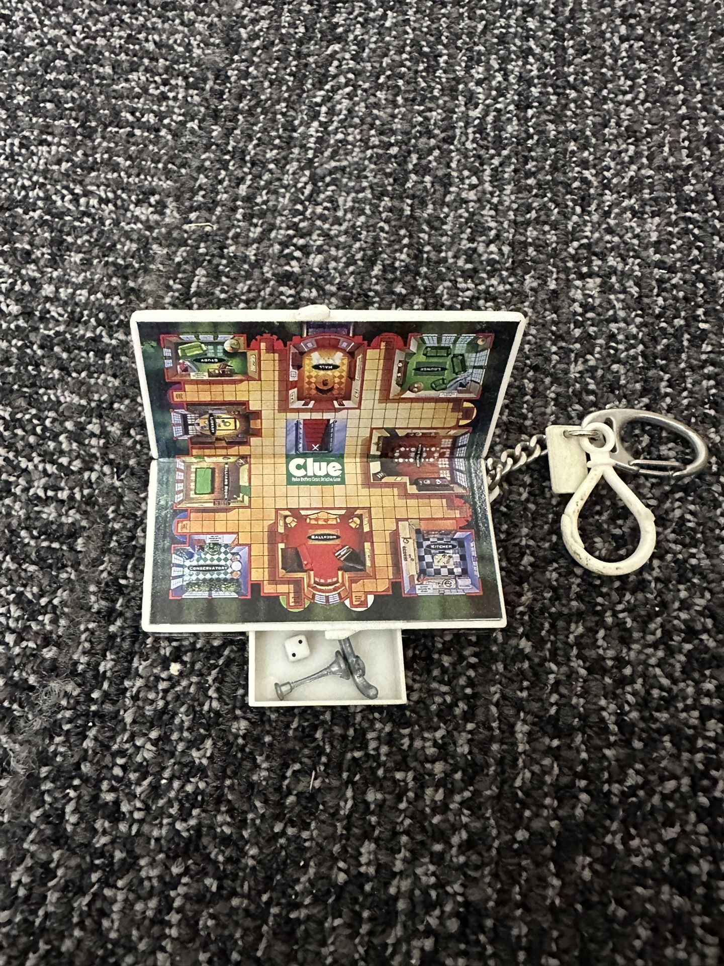 Clue Keychain 1998 Basic Fun Mini Travel Board Game