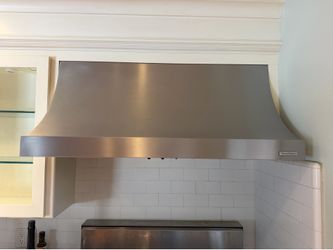 Thermador professional gas furnace and vents hood