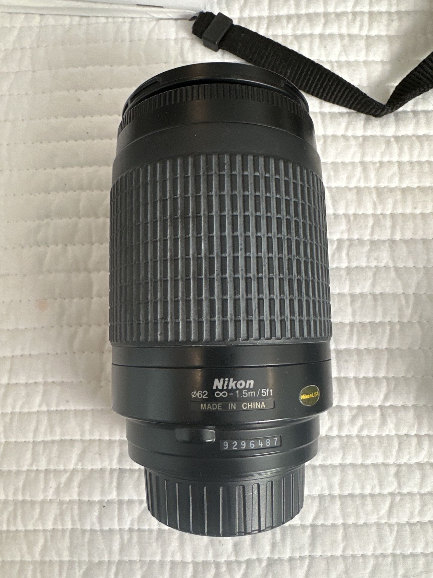 📸 Nikon 70-300mm Telephoto Zoom Lens – Great for Wildlife & Sports!