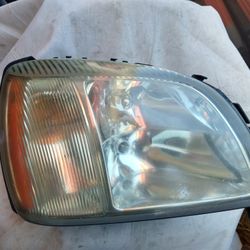 05 Cadillac DeVille Left Headlight