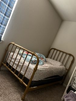 Bed with mattress 