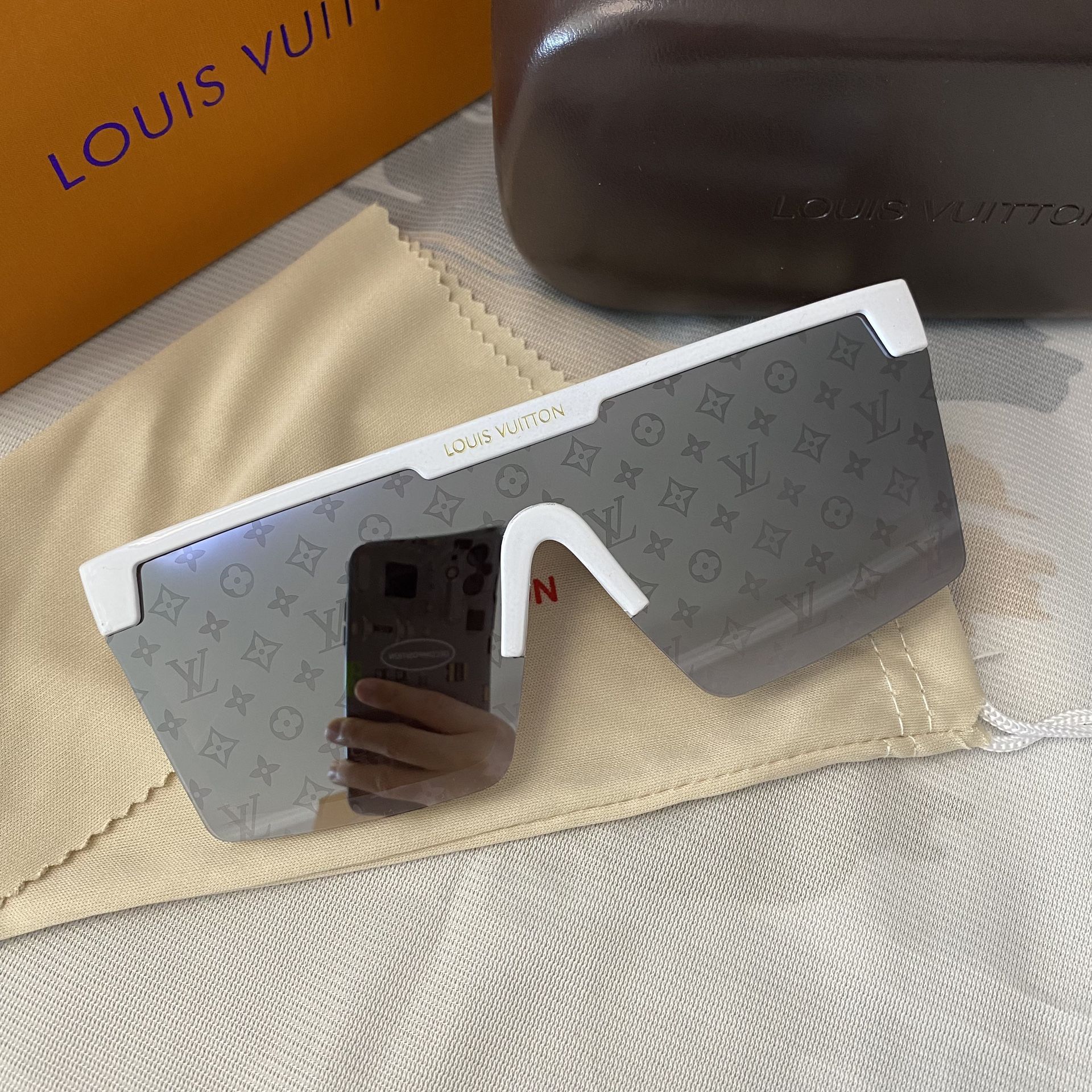 Louis Vuitton White Sunglasses With Monogran Frint