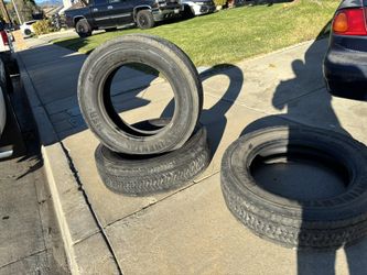 3 Tires, Continental 225  70 R 19.5 meeting USA