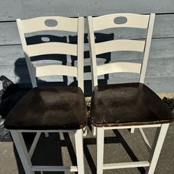 2 chairs 25 each