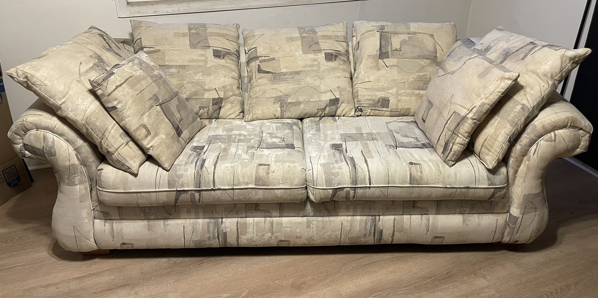 🌟FREE VINTAGE STYLE QUEEN SLEEPER SOFA🌟
