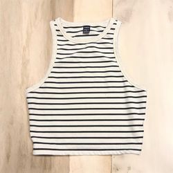 Black / white crop top