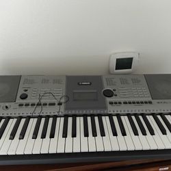 Yamaha Piano P400