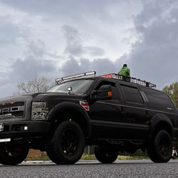 🚙 2000 Ford Excursion 5.4L 4x4 – Fully Customized Off-Road Beast 🔥