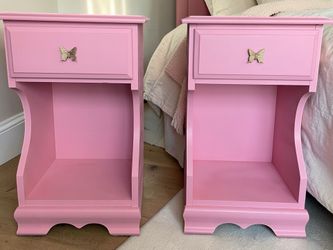 Beautiful set of Vintage Pink Nightstands