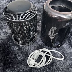 2013 Mac Pro Running Windows 11 dual d700 32gb ram 1T storage 