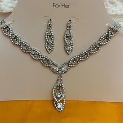 Beautiful diamond style necklace and earrings brand new