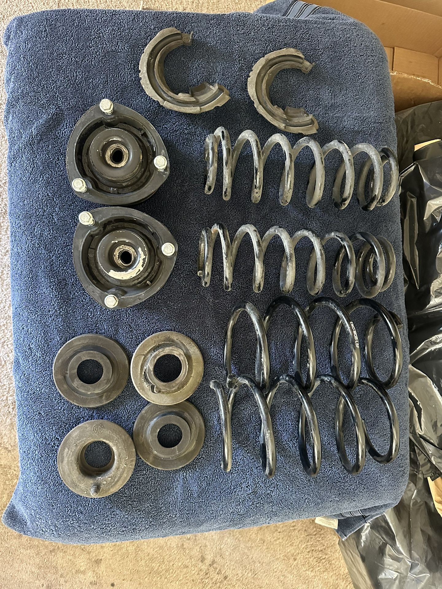 Emd Lowering Springs And 034 Top Hats For 2015 Vw Gti Mk7