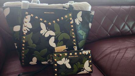 Michael Kors  Wristlet