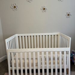 Used crib converts to toddler bed