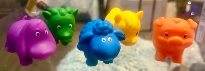 Preowned Mix & Match Farm Animals - Set of 5 all in good condition located off lake mead and Simmons area asking $$7