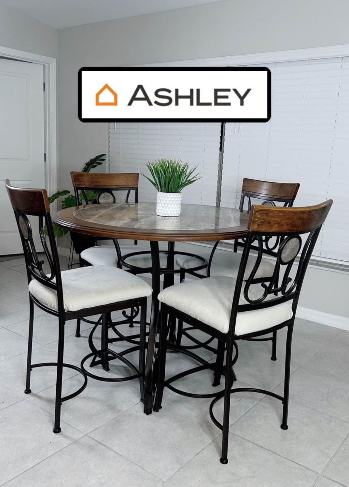 Beautiful! Ashley Furniture High Top Dining Table Set for Sale in Riverview, FL - OfferUp