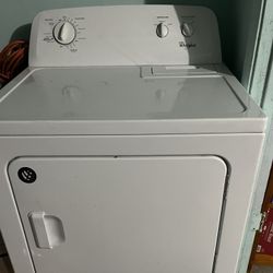 GE Dryer in good condition - Works perfectly