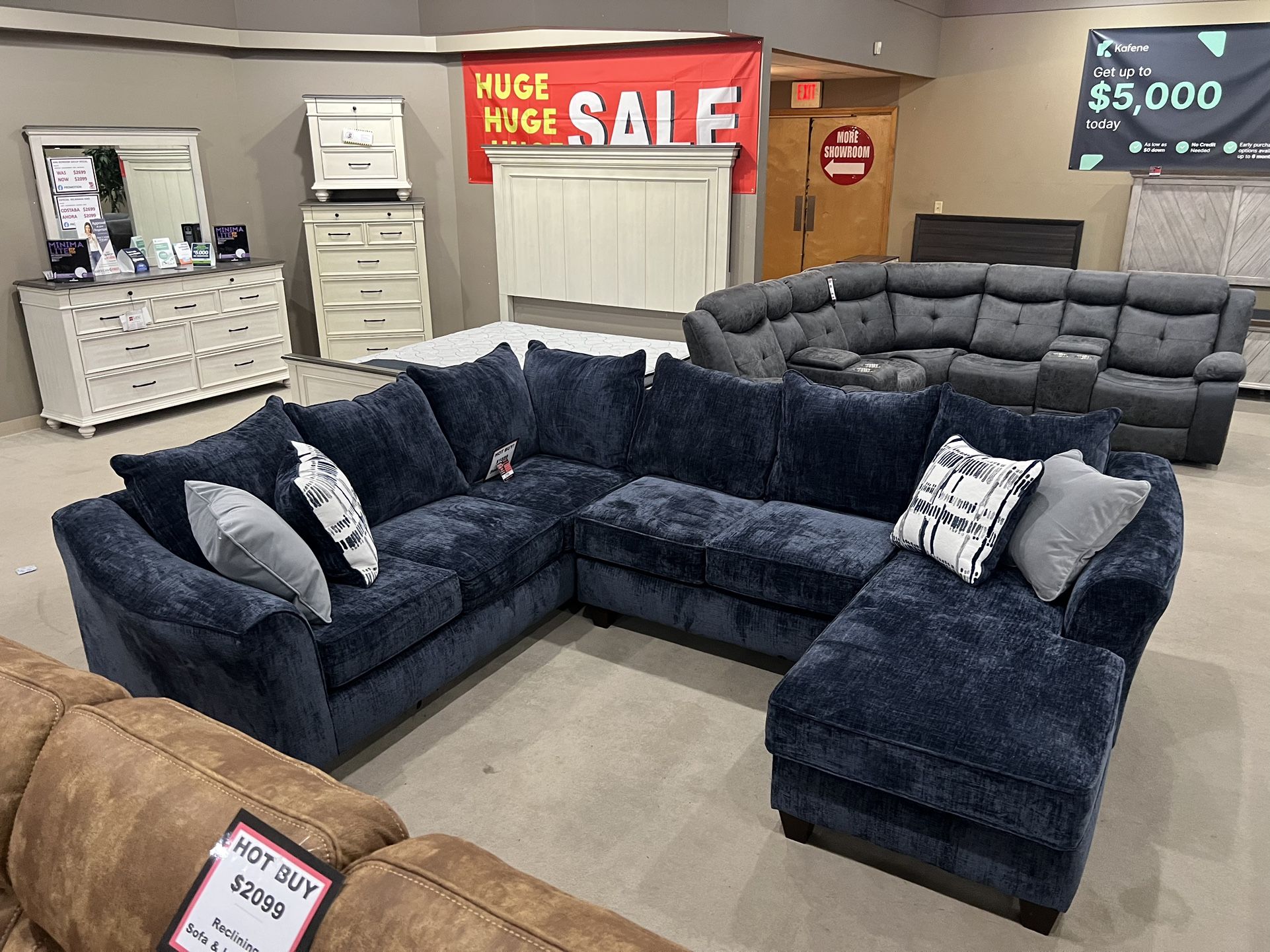 💥BLOWOUT SALE!💥 Brand New Sectional W/ Reversible Chaise Only $1399.00!!