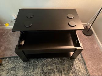 Lift Top Coffee Table w/ Hidden Storage – Like New
