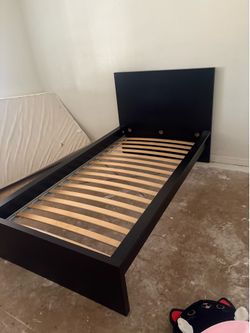 Black Twin Platform Bed Frame with Slats – Excellent Condition