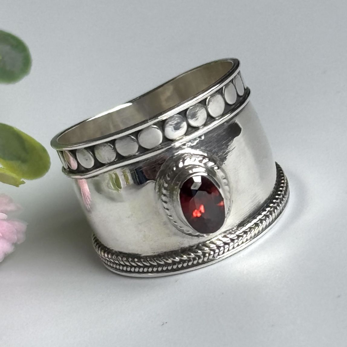 Red Stone ❤️ 925 Sterling Silver Ring 💍 size 7 3/4 - 8