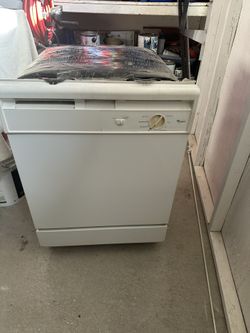 DISHWASHER WHITE WHIRLPOOL ALMOST NEW$99