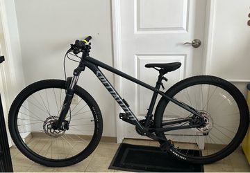 Specialized Rockhopper Sport Mountain Bike – Excellent Condition
